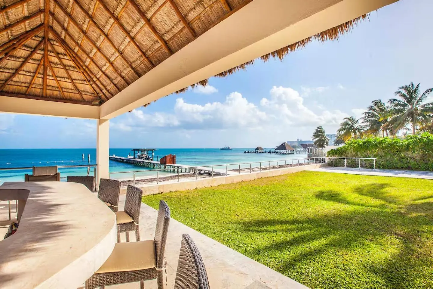 Oceanfront Villa - Private Beach At The Hotel Zone Cancún