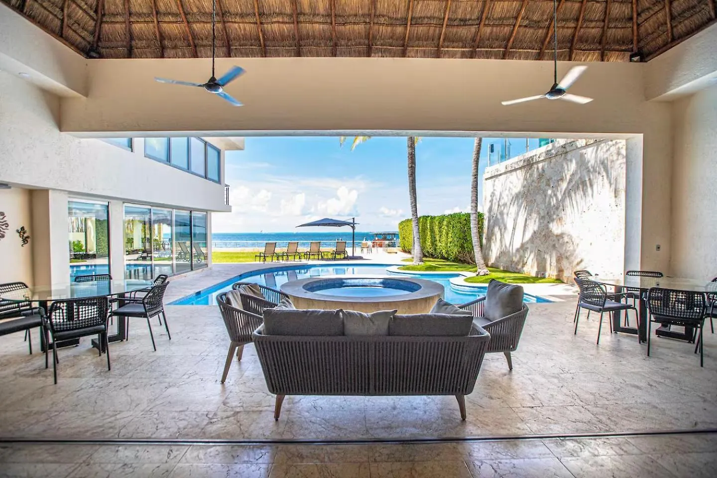 Oceanfront Villa - Private Beach At The Hotel Zone Cancún