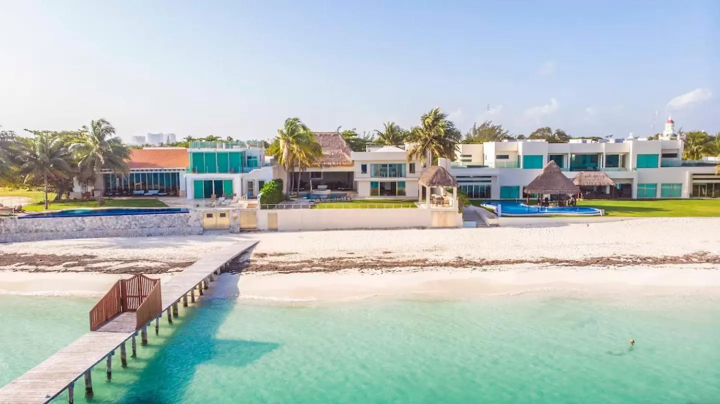Oceanfront Villa - Private Beach At The Hotel Zone Cancún