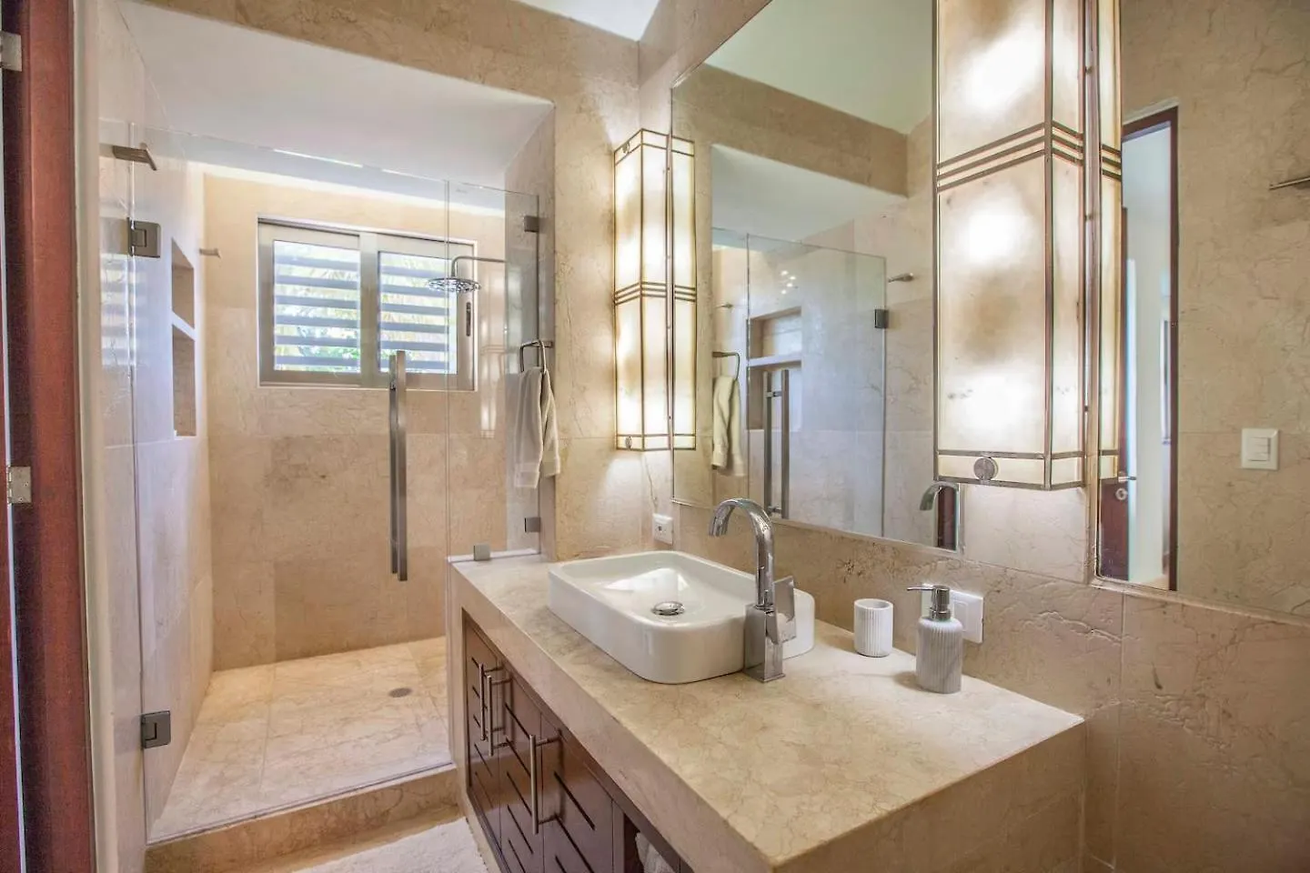 Oceanfront Villa - Private Beach At The Hotel Zone Cancún México