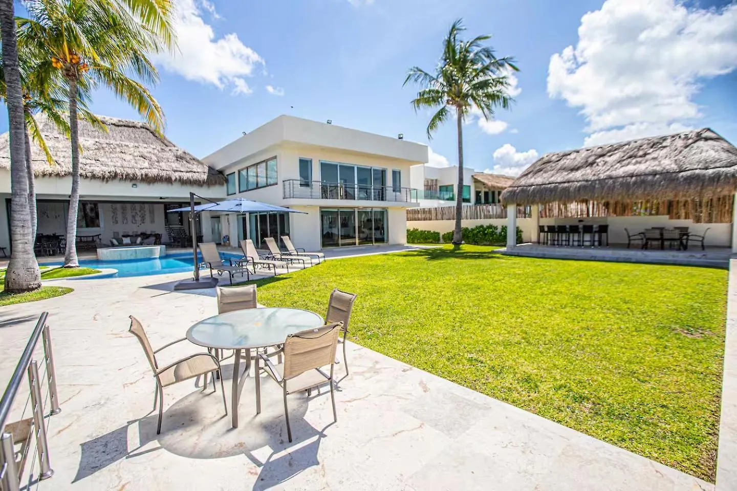Oceanfront Villa - Private Beach At The Hotel Zone Cancún México