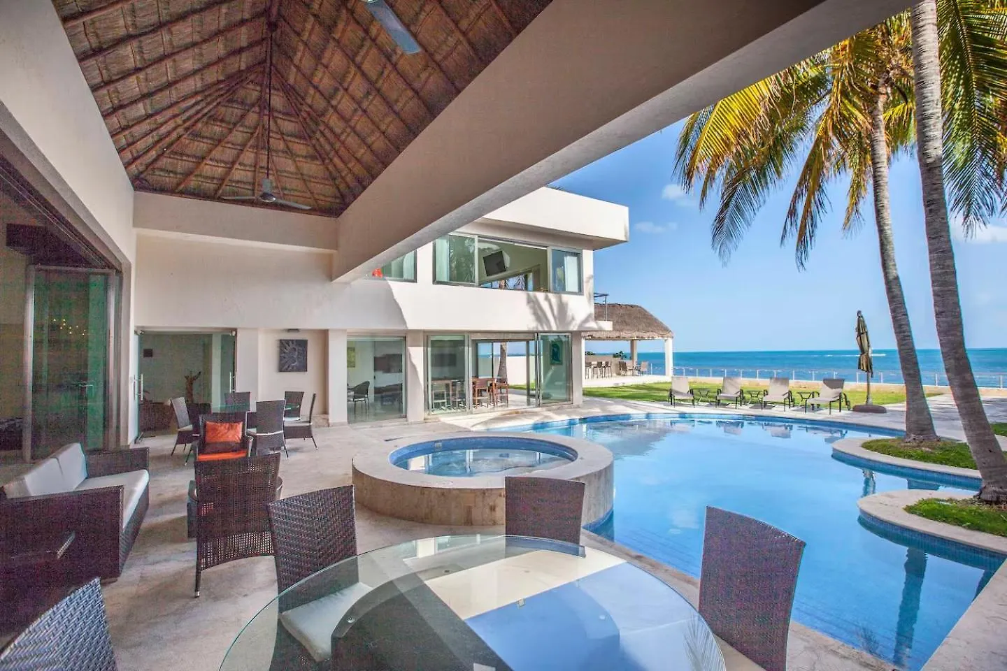 Oceanfront Villa - Private Beach At The Hotel Zone 칸쿤