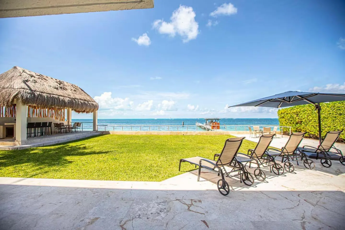 Oceanfront Villa - Private Beach At The Hotel Zone 칸쿤