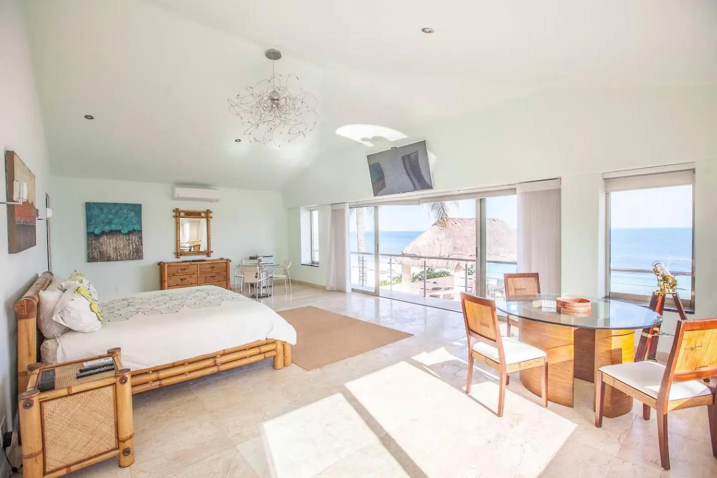 Oceanfront Villa - Private Beach At The Hotel Zone의 연락처